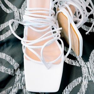 Toe post cross strap stiletto heels